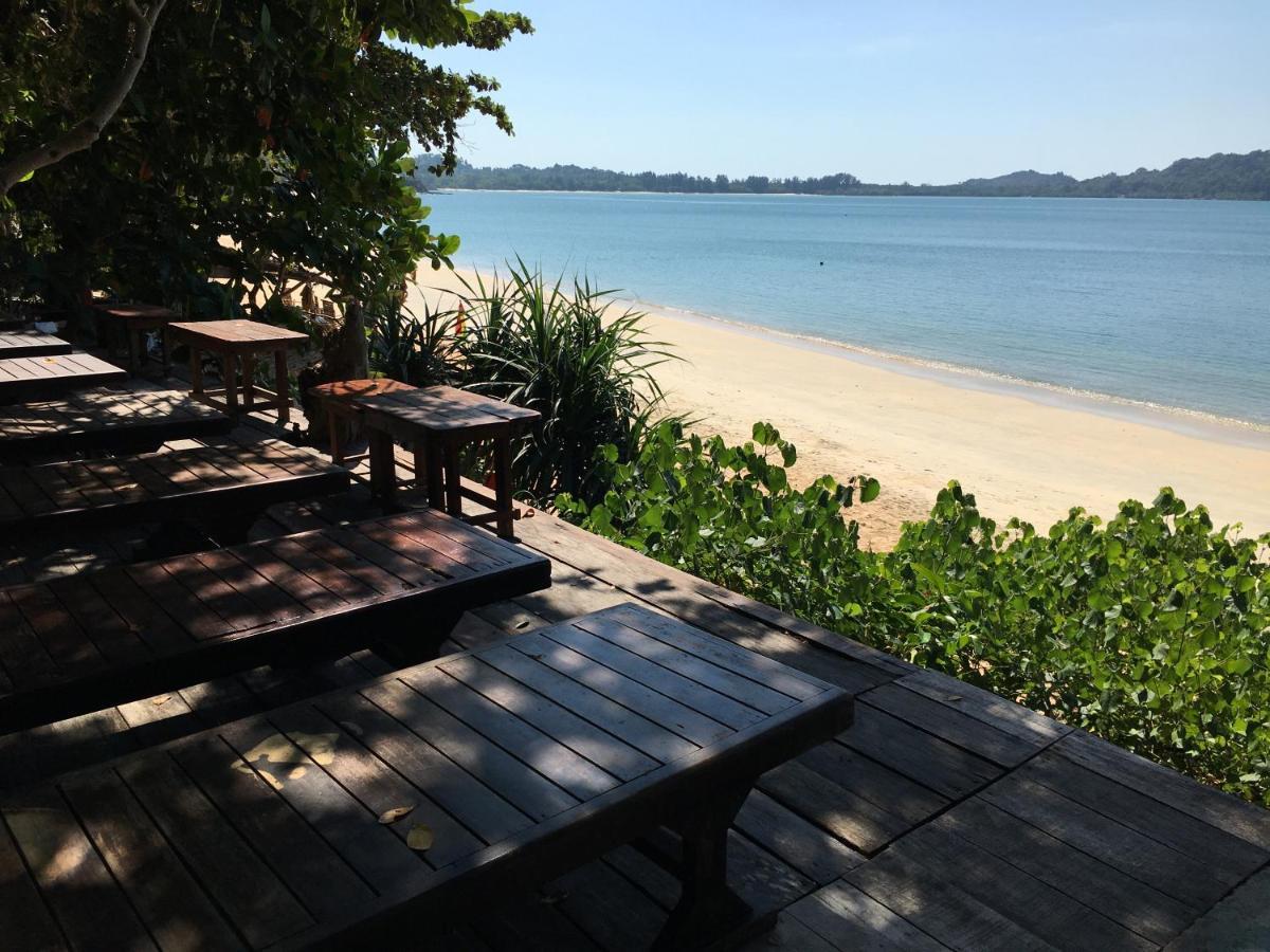 Starlight Beach Resort Koh Phayam Exteriör bild